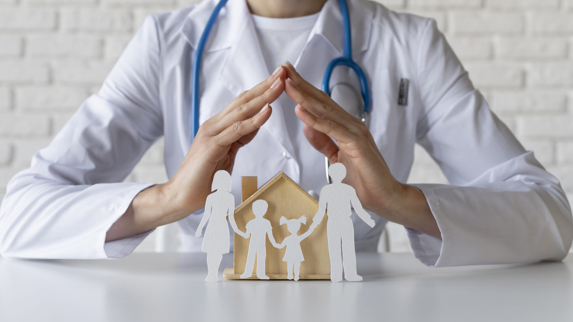 close-up-doctor-with-stethoscope